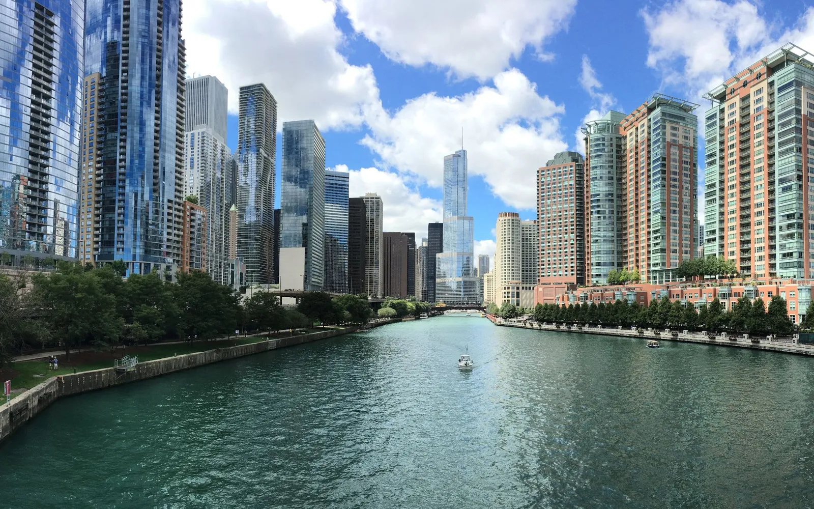 Chicago or Elmhurst? A Luxury Buyer’s Day-to-Day Decision Guide