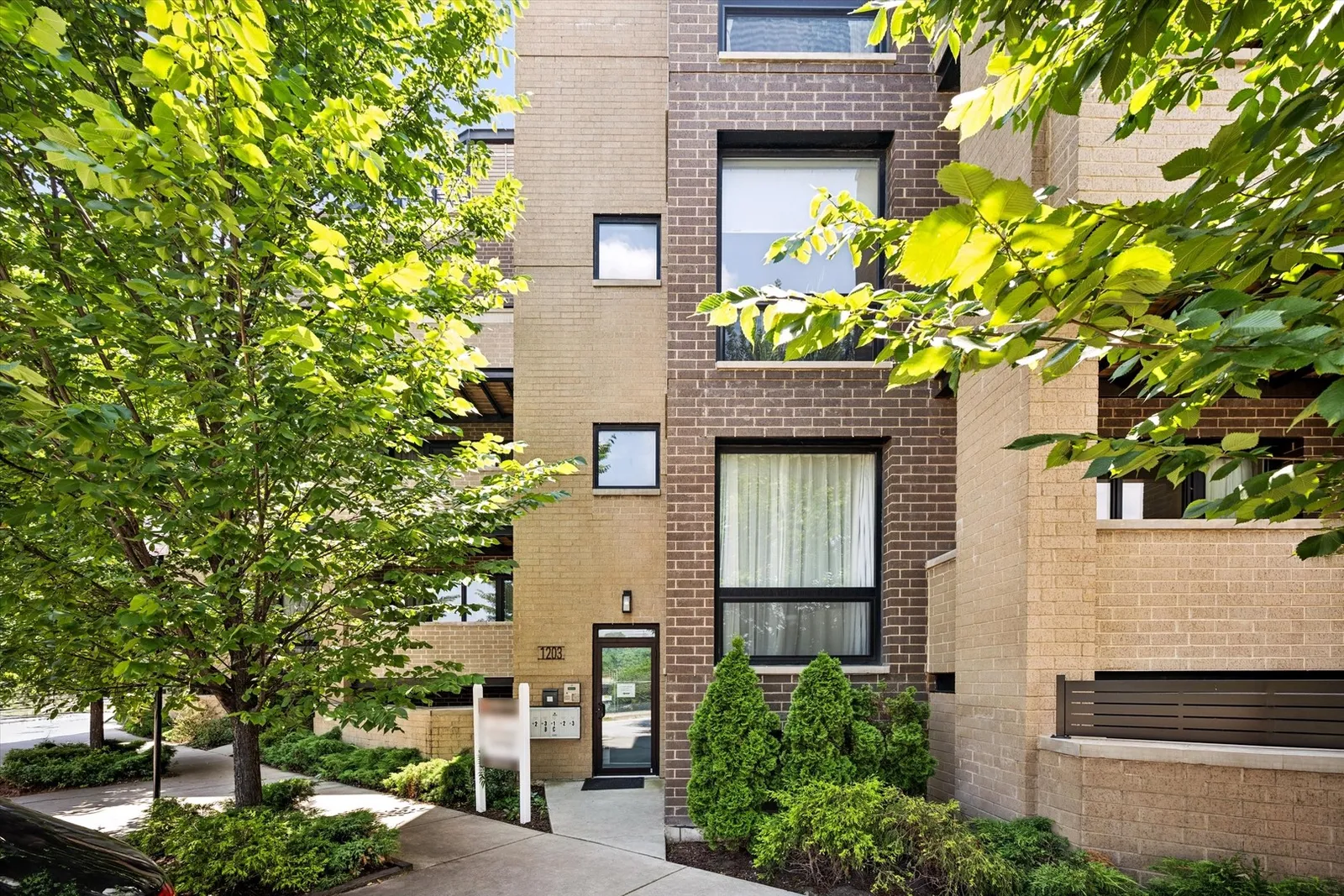 1203 W Superior Street Unit: 1B, Chicago, IL 60642